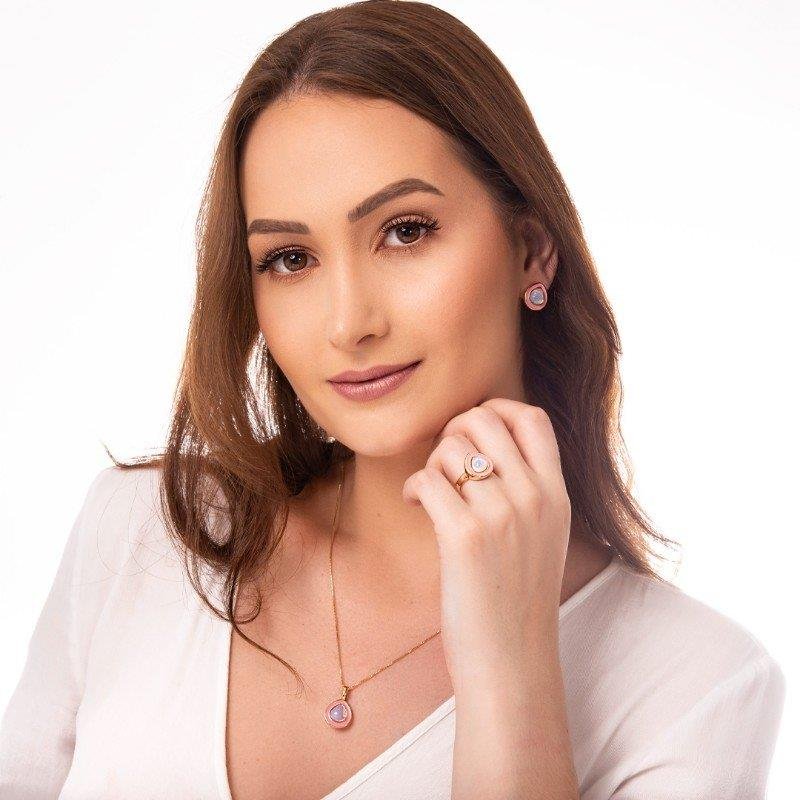 BRINCO FOLHEADO A OURO COM ESMALTE VERMELHO