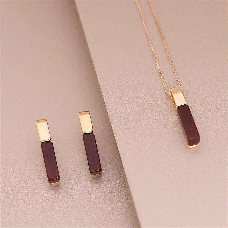 CONJUNTO FOLHEADO A OURO